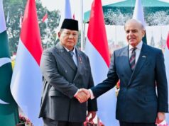 Elogios de Prabowo após ser recebido em um caça a jato no Paquistão Elogios de Prabowo após ser recebido em um caça a jato no Paquistão