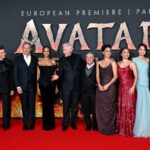 Em meio a terremotos na indústria, James Cameron saúda a cultura cinematográfica da França na estreia de 'Avatar: Fogo e Cinzas' em Paris, presta homenagem a Jon Landau e critica a IA generativa: 'Não estamos substituindo atores'
