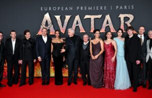 Em meio a terremotos na indústria, James Cameron saúda a cultura cinematográfica da França na estreia de ‘Avatar: Fogo e Cinzas’ em Paris, presta homenagem a Jon Landau e critica a IA generativa: ‘Não estamos substituindo atores’ Em meio a terremotos na indústria, James Cameron saúda a cultura cinematográfica da França na estreia de 'Avatar: Fogo e Cinzas' em Paris, presta homenagem a Jon Landau e critica a IA generativa: 'Não estamos substituindo atores'
