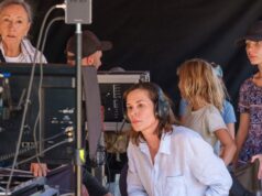 Embeth Davidtz sobre recusar ‘Safe’ de Todd Haynes, fazendo sua estreia como diretora aos 60 anos e por que ela ‘detestava’ atuar Embeth Davidtz sobre recusar 'Safe' de Todd Haynes, fazendo sua estreia como diretora aos 60 anos e por que ela 'detestava' atuar