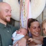 Estrelas decoram para os feriados de 2025 Khloe Kardashian Selena Gomez e mais celebridades Casas festivas Khloe Kardashian lidera