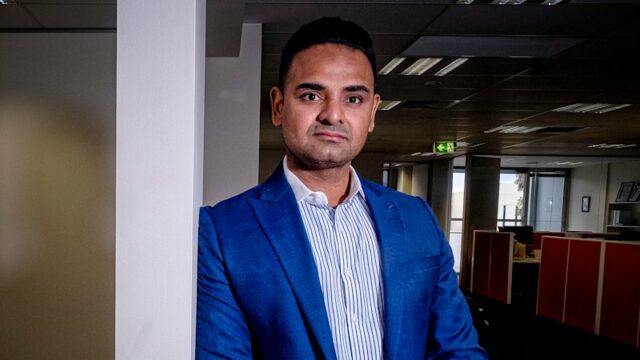 Empresa de segurança ligada a Bikie ainda protege detidos em O Ministro dos Assuntos Internos, Tony Burke, recusou-se a responder a perguntas sobre o papel da Austrália no financiamento de uma força de segurança privada em Nauru.