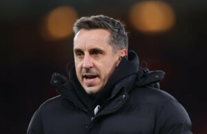 ‘Enorme’… Gary Neville diz que há algo que ele não consegue entender quando assiste ao Man Utd agora Manchester United ataca escanteio contra o West Ham