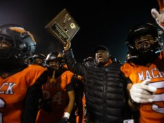 ‘Entramos em guerra com qualquer um’: McClymonds afasta Roseville para ganhar o título NorCal 'Entramos em guerra com qualquer um': McClymonds afasta Roseville para ganhar o título NorCal