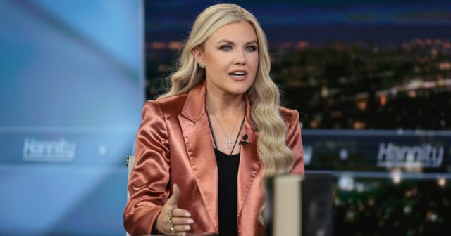 Erika Kirk aborda comentários polêmicos sobre mulheres que atrasam o GettyImages2250859114 Erika Kirk aborda teorias da conspiração sobre o enterro e a morte de Charlie Kirk