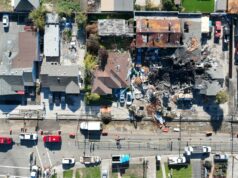 Especialistas dizem que a PG&E e as autoridades deveriam ter evacuado antes da explosão de gás de Hayward Este gráfico é um mapa localizador e uma linha do tempo dos eventos que levaram à explosão de um gasoduto de gás natural em Ashland, uma área não incorporada perto de Hayward, em 11 de dezembro, que feriu seis pessoas.