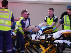 Espectador australiano desarma suposto atirador no ataque de Hanukkah na Austrália Espectador australiano desarma suposto atirador no ataque de Hanukkah na Austrália