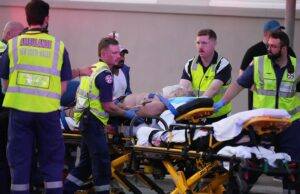 Espectador australiano desarma suposto atirador no ataque de Hanukkah na Austrália Espectador australiano desarma suposto atirador no ataque de Hanukkah na Austrália