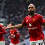 Bryan Mbeumo em campo contra o Everton