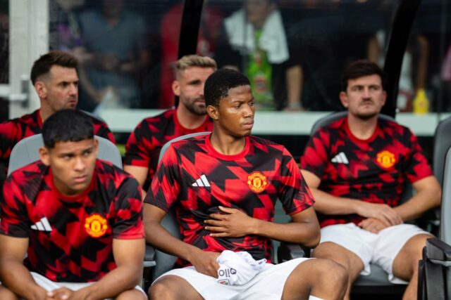 Amir Ibragimov lidera o discurso da equipe do Manchester United Sub-18.