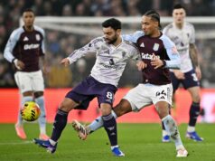 Esqueça Semenyo, a maior prioridade de transferência do Manchester United parece uma decisão clara e óbvia agora Bruno Fernandes em ação contra o Aston Villa