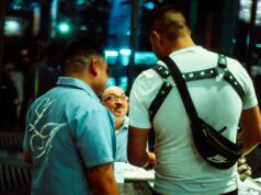 Esqueça os suéteres feios: como uma comunidade latina de couro faz as férias Esqueça os suéteres feios: como uma comunidade latina de couro faz as férias