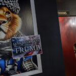 O candidato a prefeito de Dearborn, Abdullah Hammoud, fala aos apoiadores na noite eleitoral no Centro Comunitário Mohammed Turfe em Dearborn, Michigan, na terça-feira, 2 de novembro de 2021. Hammoud, um legislador do estado de Michigan, venceu a disputa para prefeito de Dearborn, tornando-o o primeiro prefeito árabe-americano daquela cidade. (Robin Buckson/Detroit News via AP)