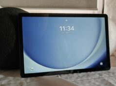 Esta é a aparência de um tablet Android bom e acessível Uma renderização do Samsung Galaxy Tab A9+ em fundo branco