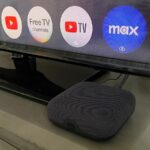 Quatro LEDs brancos no Onn Google TV 4K Pro