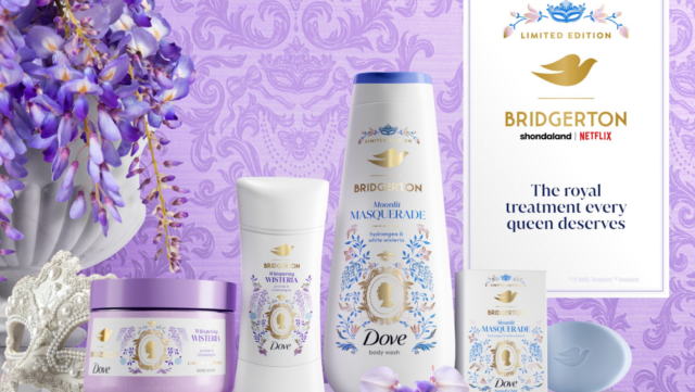 Esta nova coleção Dove 'Bridgerton' estreia quatro aromas de edição Coleção de cuidados pessoais Bridgerton x Dove: compre online