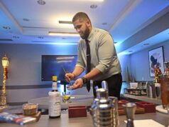 Estas receitas de coquetéis natalinos vão elevar o nível na sua próxima festa Um Aperol Spritz como The Fairmont Hotel oferece uma aula de demonstração de como fazer três coquetéis natalinos no domingo, 23 de novembro de 2025, no The Fairmont Hotel, no centro de Pittsburgh. (Pittsburgh Post-Gazette/Pittsburgh Post-Gazette/TNS)