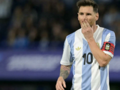 Estátua de ferro de 21 metros do lendário jogador de futebol Messi será inaugurada em Calcutá Estátua de ferro de 21 metros do lendário jogador de futebol Messi será inaugurada em Calcutá