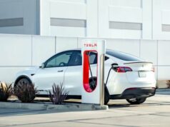 Este Sultan Sedan custa apenas IDR 600 milhões Este Sultan Sedan custa apenas IDR 600 milhões