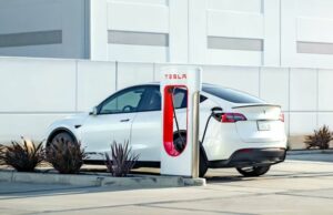 Este Sultan Sedan custa apenas IDR 600 milhões Este Sultan Sedan custa apenas IDR 600 milhões