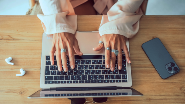 Um painel à esquerda de uma janela do Safari, mostrando os atalhos de teclado.