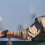 Garmin Instinct Crossover Solar no pulso à noite