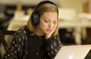 Este filme de Amanda Seyfried de 2017 é um grande sucesso na Netflix – você deve transmiti-lo? Laura Dern, George Clooney e Adam Sandler em Jay Kelly