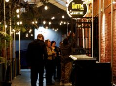 Este lendário local musical de Los Angeles está fechando após 25 anos. Mas sua história não acabou Este lendário local musical de Los Angeles está fechando após 25 anos. Mas sua história não acabou