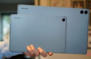 Estou usando o Galaxy Tab S11 e Tab S11 Ultra e aqui está o que você precisa saber antes de comprar um Uma pessoa segurando o Samsung Galaxy Tab S11 e o Galaxy Tab S11 Ultra