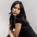 Estreando como cantora, Naomi Aaira descobre que não está pronta para crescer