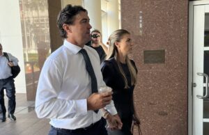 Estrela de reality show é presa por interferir na investigação do acidente Wright, retratado em uma data anterior do tribunal, será sentenciado na Suprema Corte de Darwin