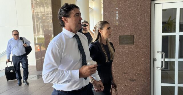 Estrela de reality show é presa por interferir na investigação Wright, retratado em uma data anterior do tribunal, será sentenciado na Suprema Corte de Darwin