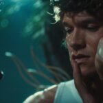 Estrelas de 'Heated Rivalry' Connor Storrie e Hudson Williams narrarão série de romance erótico para Quinn: fotos exclusivas