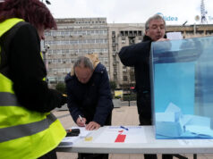 Estudantes que protestam na Sérvia pedem apoio para eleições antecipadas que esperam que derrube Vucic Yahoo news home