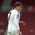 Ethan Ennis na sessão de treinamento do Manchester United