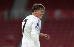 Ethan Ennis fala sobre sua mudança de ‘bilheteria’ do Liverpool para o Man Utd enquanto se recupera por empréstimo Ethan Ennis na sessão de treinamento do Manchester United