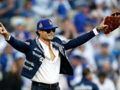 Ex-Dodgers e campeão do Red Sox anuncia que parou de jogar após 13 anos Ex-Dodgers e campeão do Red Sox anuncia que parou de jogar após 13 anos