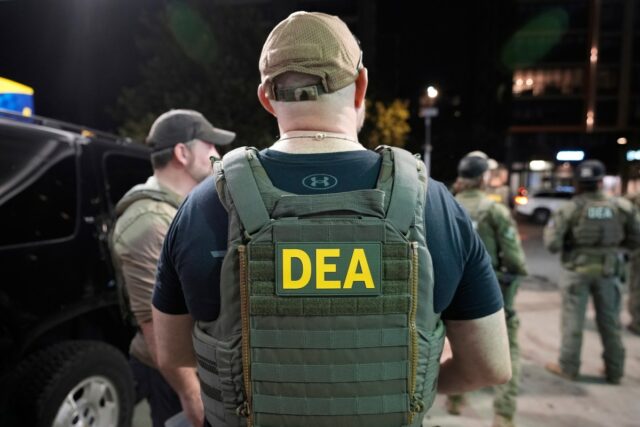 Ex-agente da DEA acusado de concordar em lavar US$ 12 Ex-agente da DEA acusado de concordar em lavar US$ 12 milhões para cartel de drogas