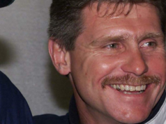 Ex-batedor inglês Robin Smith morre aos 62 anos Ex-batedor inglês Robin Smith morre aos 62 anos