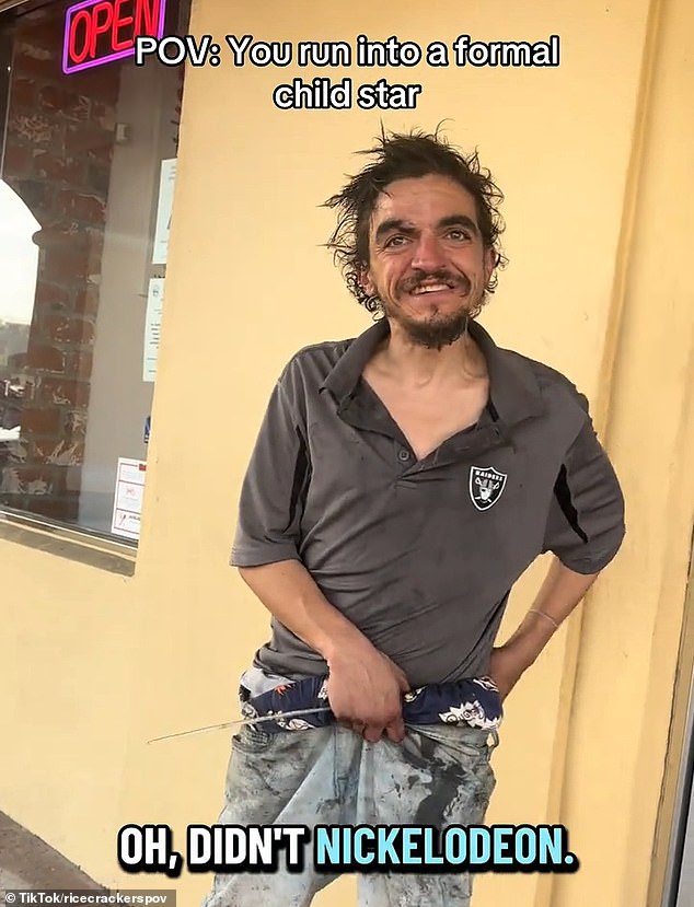 Ex-estrela da Nickelodeon agora é 'sem-teto nas ruas de Los O ex-astro da Nickelodeon Tylor Chase foi encontrado sem teto nas ruas de Los Angeles em um vídeo comovente que seus colegas de elenco descreveram como “assustador”