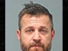 Ex-estrela da realidade presa por crimes sexuais com crianças e animais Foto de Tony McCollister no Gabinete do Xerife do Condado de Warren