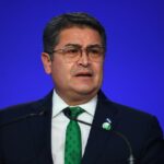 Ex-presidente de Honduras, condenado por tráfico de drogas, é libertado da prisão dos EUA após perdão de Trump