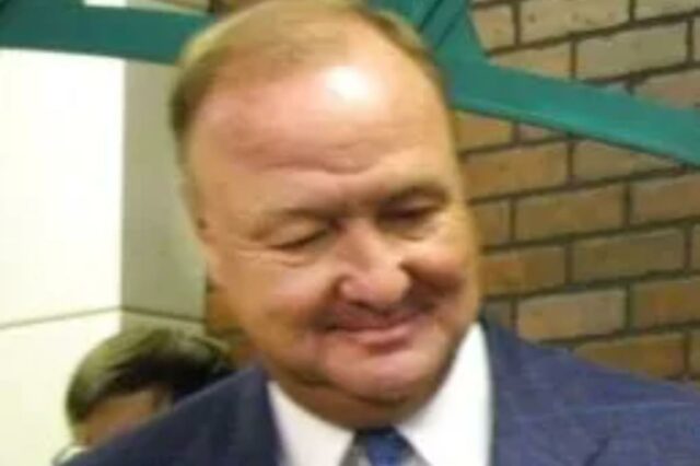 om Hicks, que anteriormente era proprietário do Texas Rangers e do Dallas Stars, morreu aos 79 anos em 6 de dezembro de 2025.