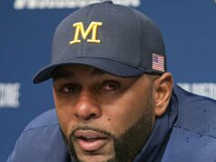 Ex-técnico do Michigan, Sherrone Moore, detido pela polícia após atirar sherrone moore principal getty