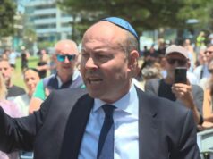 Ex-tesoureiro furioso ataca PM por causa do ataque terrorista em Bondi O ex-tesoureiro liberal Josh Frydenberg exigiu que Anthony Albanese assumisse a responsabilidade pelos ataques terroristas de Bondi.