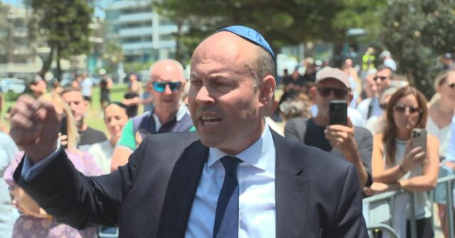 O ex-tesoureiro liberal Josh Frydenberg exigiu que Anthony Albanese assumisse a responsabilidade pelos ataques terroristas de Bondi.