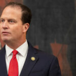 Exclusivo - Deputado August Pfluger, republicanos propõem projeto de lei para reduzir custos de saúde e consertar o desastre do Obamacare dos 'democratas'