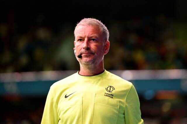 Mark Clattenburg comenta o incidente de Antoine Semenyo contra o Man United.