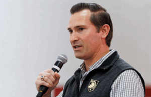 Exclusivo – Matt Van Epps: O oponente democrata é um esquerdista radical que odeia o cristianismo e assedia agentes do ICE Exclusivo - Matt Van Epps: O oponente democrata é um esquerdista radical que odeia o cristianismo e assedia agentes do ICE