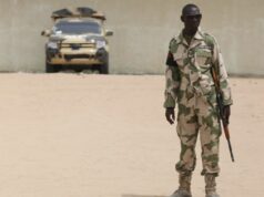 Explosão abala mesquita lotada na Nigéria, matando várias pessoas: Relatórios Explosão abala mesquita lotada na Nigéria, matando várias pessoas: Relatórios